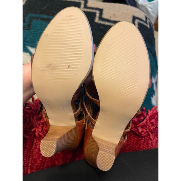 π3/$45π! Gladiator Heels π§‘ - Picture 6 of 9